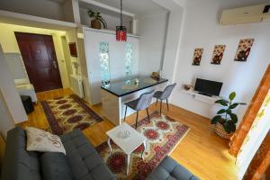 a living room with a couch and a table at Apartman Lusi Vranje in Vranje