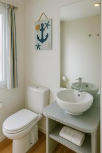 Koupelna v ubytování The Beach Camping Village + 50 fotografií