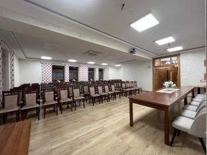 a large room with tables and chairs in it at GORCZAŃSKA PERŁA Łopuszna Podhale in Łopuszna