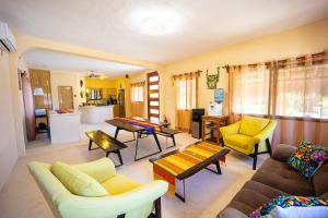 Khu vực ghế ngồi tại Island Escape for Groups Hosted by Atenea Holbox