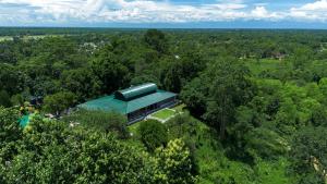 an overhead view of a building in the middle of a forest at amã Stays & Trails - Diffloo Bungalow, Assam in Bokākhāt