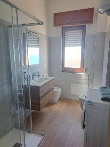 Phòng tắm tại Sunday's Home