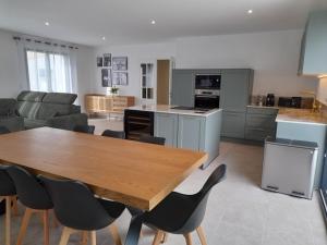 Kuchyň nebo kuchyňský kout v ubytování Villa avec SPA 5 places