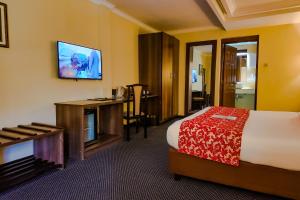 Μια τηλεόραση ή/και κέντρο ψυχαγωγίας στο The Grand Royal Swiss Hotel