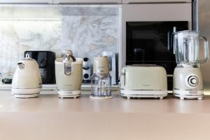 Kaffe- og tefaciliteter på Experiência de Luxo Totalmente Climatizado e piscina