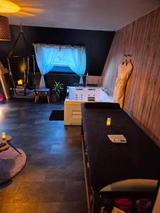 Kuchyň nebo kuchyňský kout v ubytování KER LOVE Lovehouse gite romantique