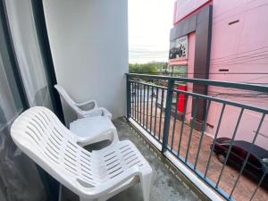 Balkón nebo terasa v ubytování Arch Club + 1 fotografie