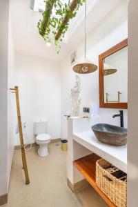 Ένα μπάνιο στο Roh Villas