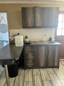 Kuchyň nebo kuchyňský kout v ubytování Charlie's Place - Self catering studio