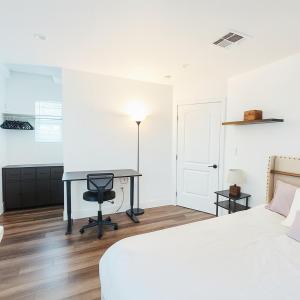 Voodi või voodid majutusasutuse Bright Corner Home Retreat Near SoFi toas