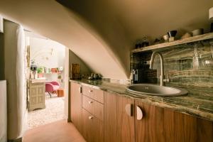 a bathroom with a sink and a counter top at Da Leah in Ragusa