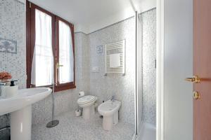 Ένα μπάνιο στο Fiumicino View - Casa Centrale e Tranquilla +24 φωτογραφίες