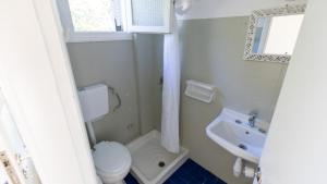 Et badeværelse på Neos Alexandros Sun & Fun