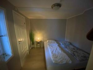 Postel nebo postele na pokoji v ubytování Sentralt leilighet + 2 fotografie