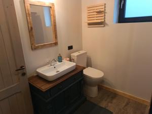 Koupelna v ubytování La Canton + 9 fotografií