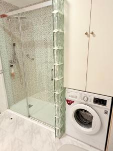 Et badeværelse på Casa CAMPELO- APTO Playa de Rodeira CANGAS - Garaje y WiFi gratis + 53 billeder