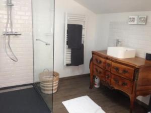 Koupelna v ubytování chambre d'hôte Léonie