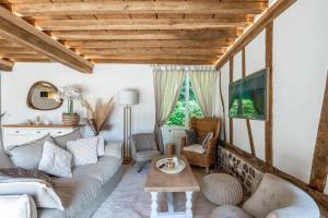 Posezení v ubytování Le Jardin des Hespérides - Piscine intérieure, Jacuzzi et Sauna