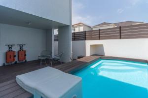 Bazén v ubytování グランディオーソ沖縄プールヴィラ恩納8 nebo v jeho okolí