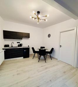 Kuchyň nebo kuchyňský kout v ubytování Secret Forest Avrig By Erwin