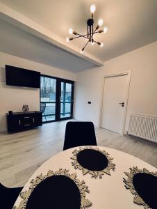 TV a/nebo společenská místnost v ubytování Secret Forest Avrig By Erwin