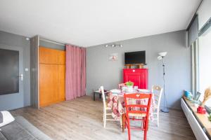 TV a/nebo společenská místnost v ubytování Studio familial de charme 3 Epis Belvédère