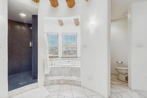 Ένα μπάνιο στο Southwest Stunner +21 φωτογραφίες