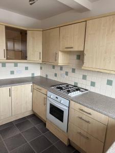 Køkken eller tekøkken på Modern 2 Bedroom Maisonette