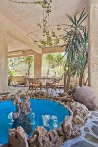 Bazén v ubytování Philoxenia Studios nebo v jeho okolí