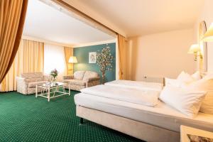 Ένα ή περισσότερα κρεβάτια σε δωμάτιο στο Arvena Reichsstadt Hotel +34 φωτογραφίες