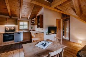 a kitchen and dining room with a table in a cabin at Tannherz in Kleines Wiesental