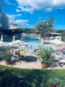 a large swimming pool with people in a resort at ADMIRAL PLASA studiyo-25C in Sunny Beach