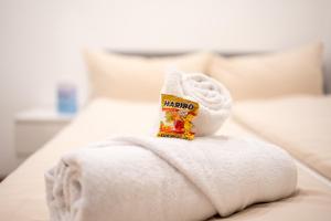 Ένα ή περισσότερα κρεβάτια σε δωμάτιο στο Gemütliches Apartment nähe Bahnhof und Hochschule