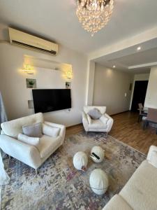 Χώρος καθιστικού στο Cozy crystal lounge