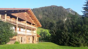 En generel udsigt til bjerge eller udsigt til bjerge taget fra lejligheden