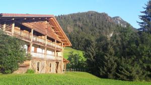 En generel udsigt til bjerge eller udsigt til bjerge taget fra lejligheden