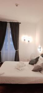 Ένα ή περισσότερα κρεβάτια σε δωμάτιο στο DCBoutiqueHotel