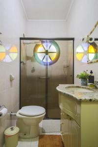 a bathroom with a shower with a toilet and a sink at Villa Bem Querer - Camomila in Mairiporã +27 photos