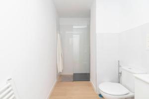 Ένα μπάνιο στο Flowers Houses