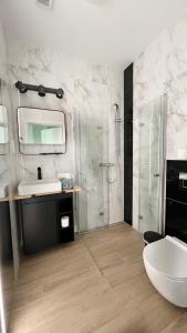 Ένα μπάνιο στο Studio Kopernika 10