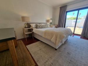 Ένα ή περισσότερα κρεβάτια σε δωμάτιο στο Newly Rennovated 4-Bed Family Home Near Cliff Path