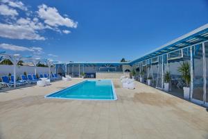 Bazén v ubytování Poseidon Jurilovca nebo v jeho okolí