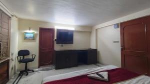 TV a/nebo společenská místnost v ubytování Collection O Upasana Park Newtown Formerly Hotel Nirwana + 8 fotografií