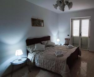 a bedroom with a bed with two tables and two lamps at Guesthouse Matese in Piedimonte dʼAlife