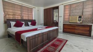 Postel nebo postele na pokoji v ubytování Collection O Upasana Park Newtown Formerly Hotel Nirwana