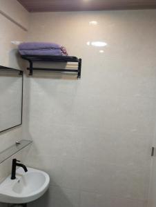 Ένα μπάνιο στο Jenevieve Transient House +3 φωτογραφίες