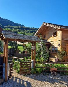 Nespecifikovaný výhled na hory nebo výhled na hory při pohledu z bed and breakfast