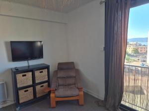 TV a/nebo společenská místnost v ubytování Appartement T2, 4 couchages