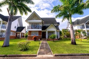 Bygningen som villaen ligger i + 5 billeder