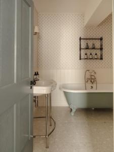 Vannituba majutusasutuses Luxury Stay in Heart of the Cotswolds +24 fotot